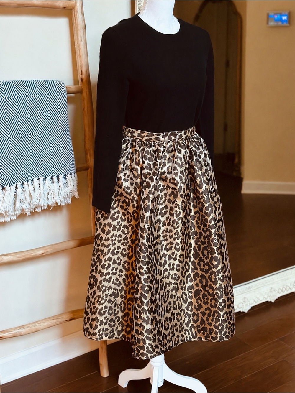 H&M Leopard Print Midi Skirt in Brown and Black Size Black Brand new